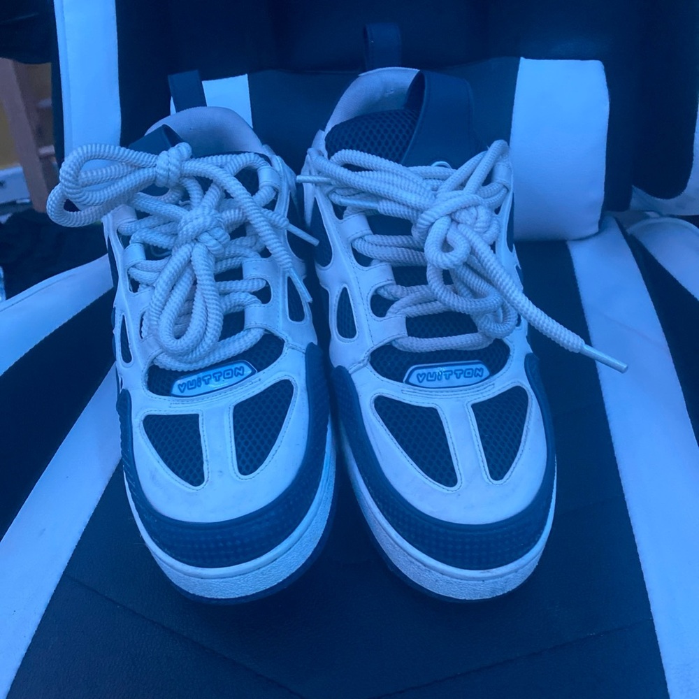 Vintage Nike Sneakers - White and Navy